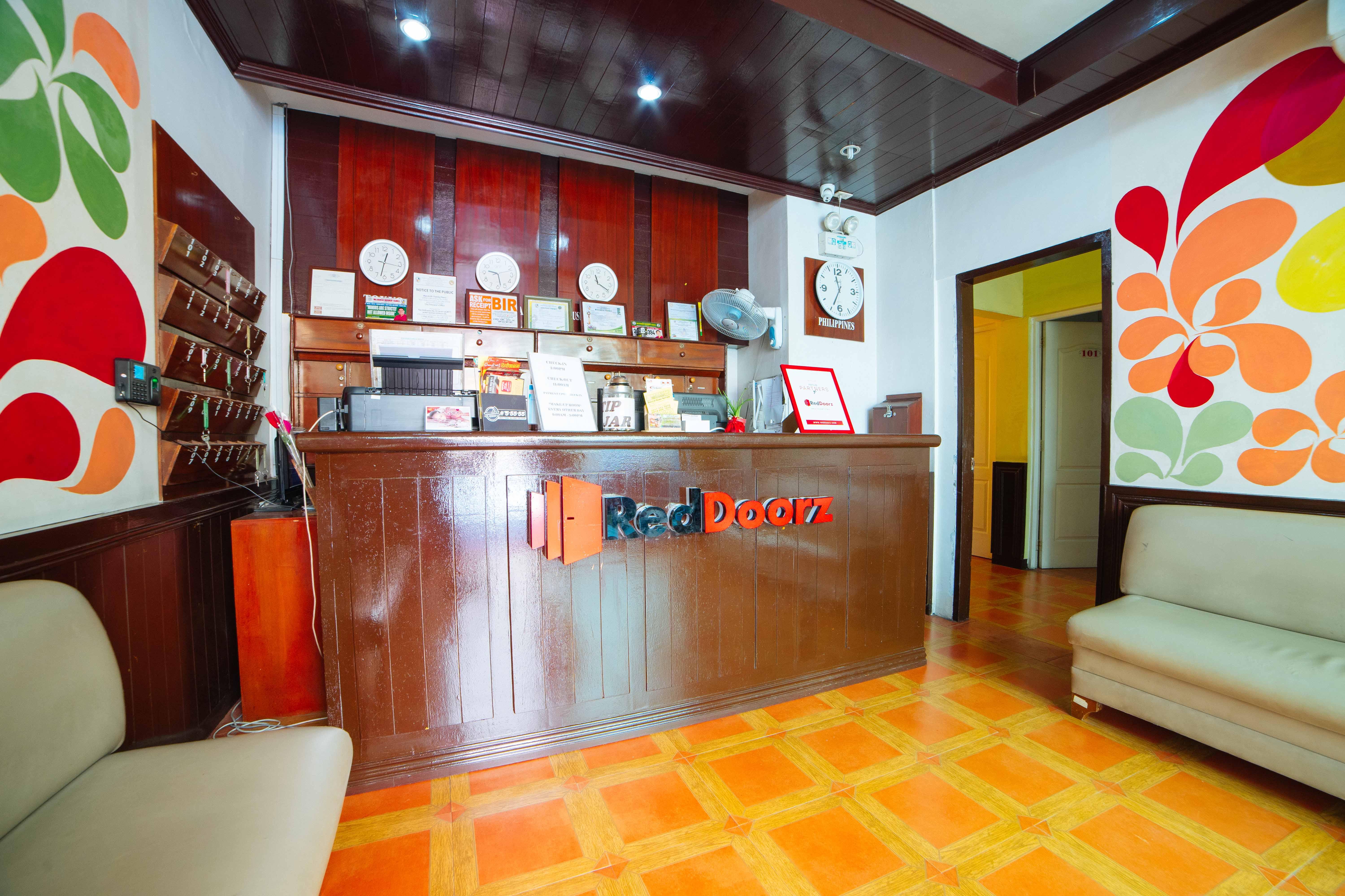 RedDoorz near Walking Street Angeles City Buitenkant foto