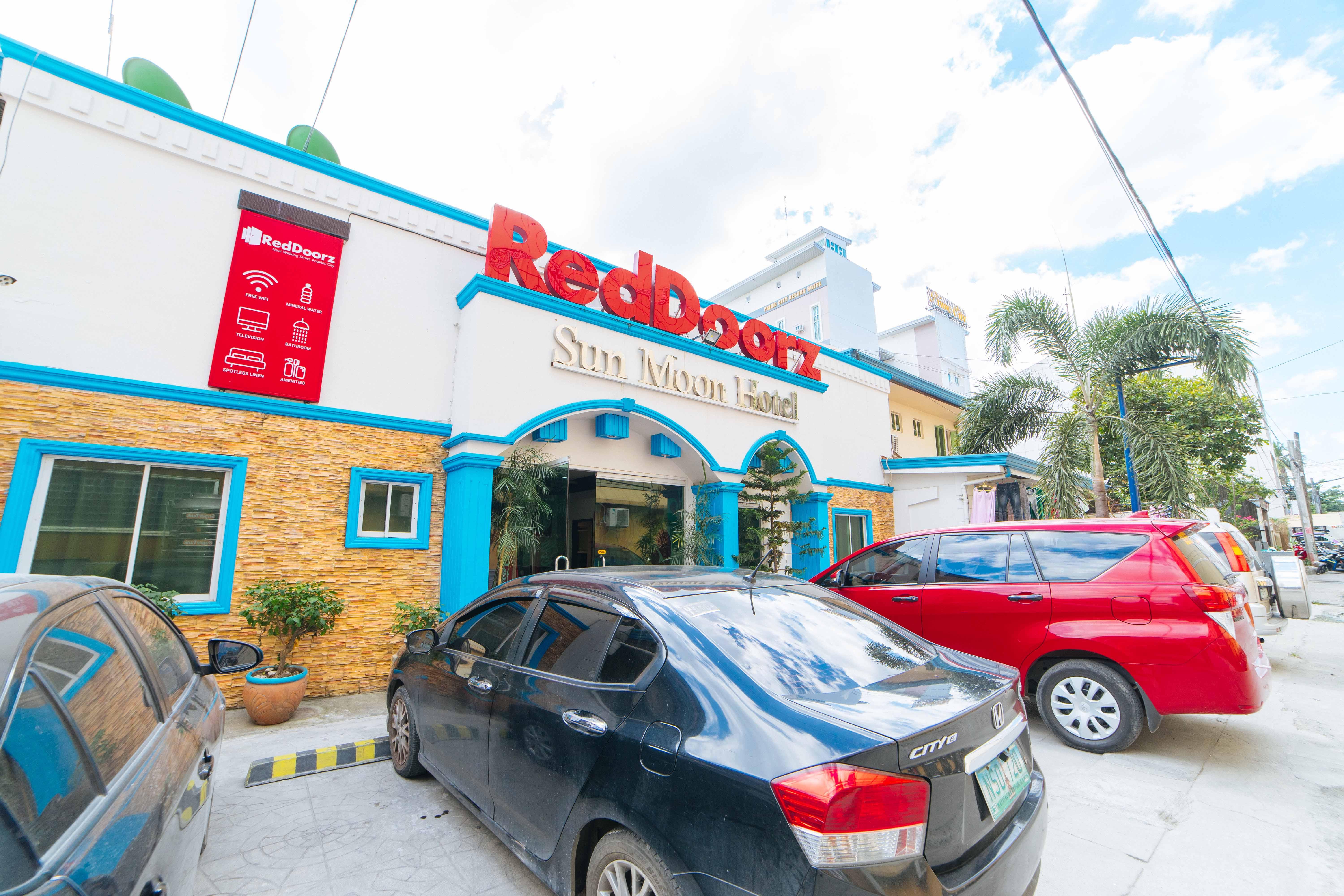 RedDoorz near Walking Street Angeles City Buitenkant foto