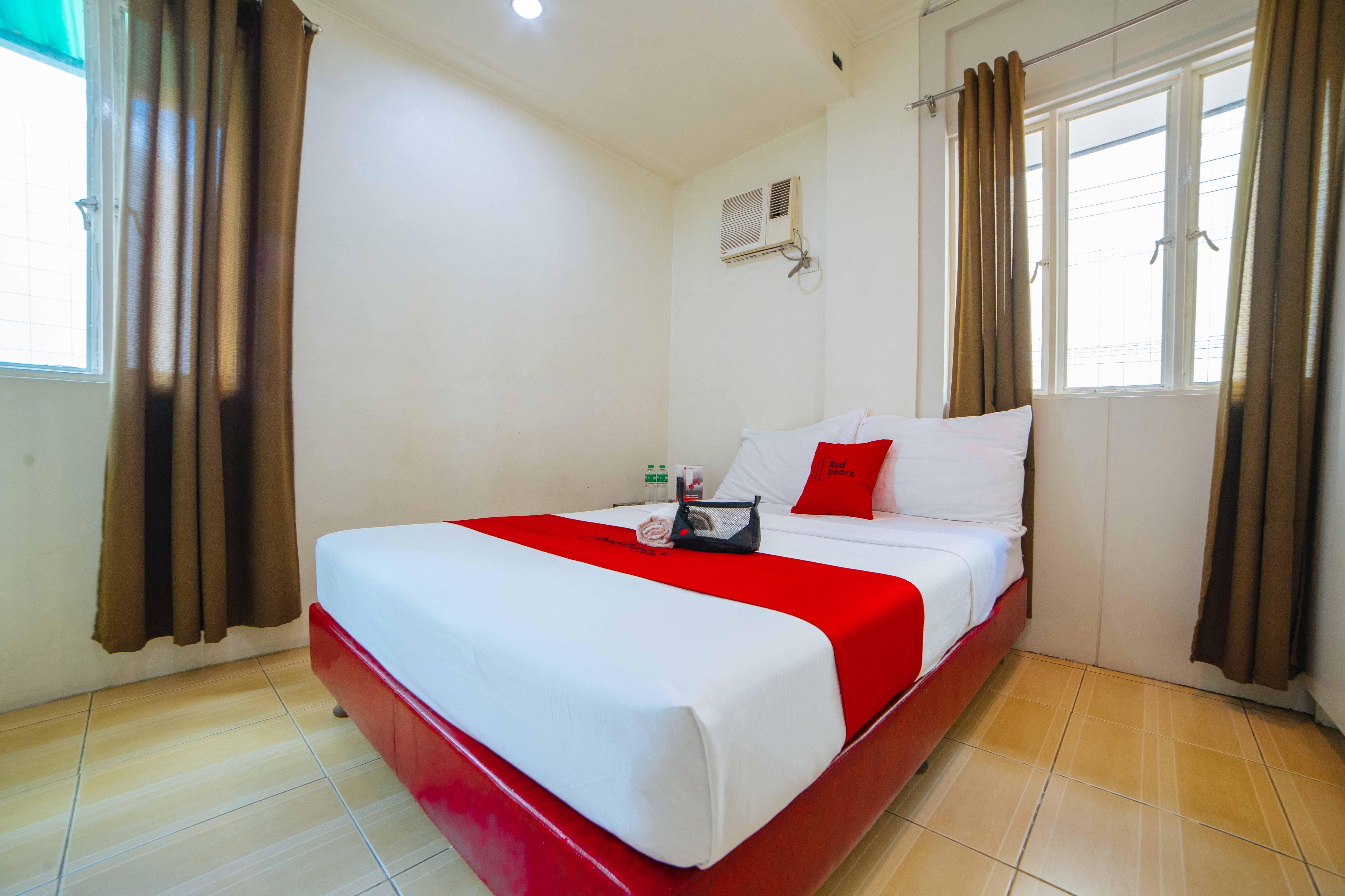 RedDoorz near Walking Street Angeles City Buitenkant foto
