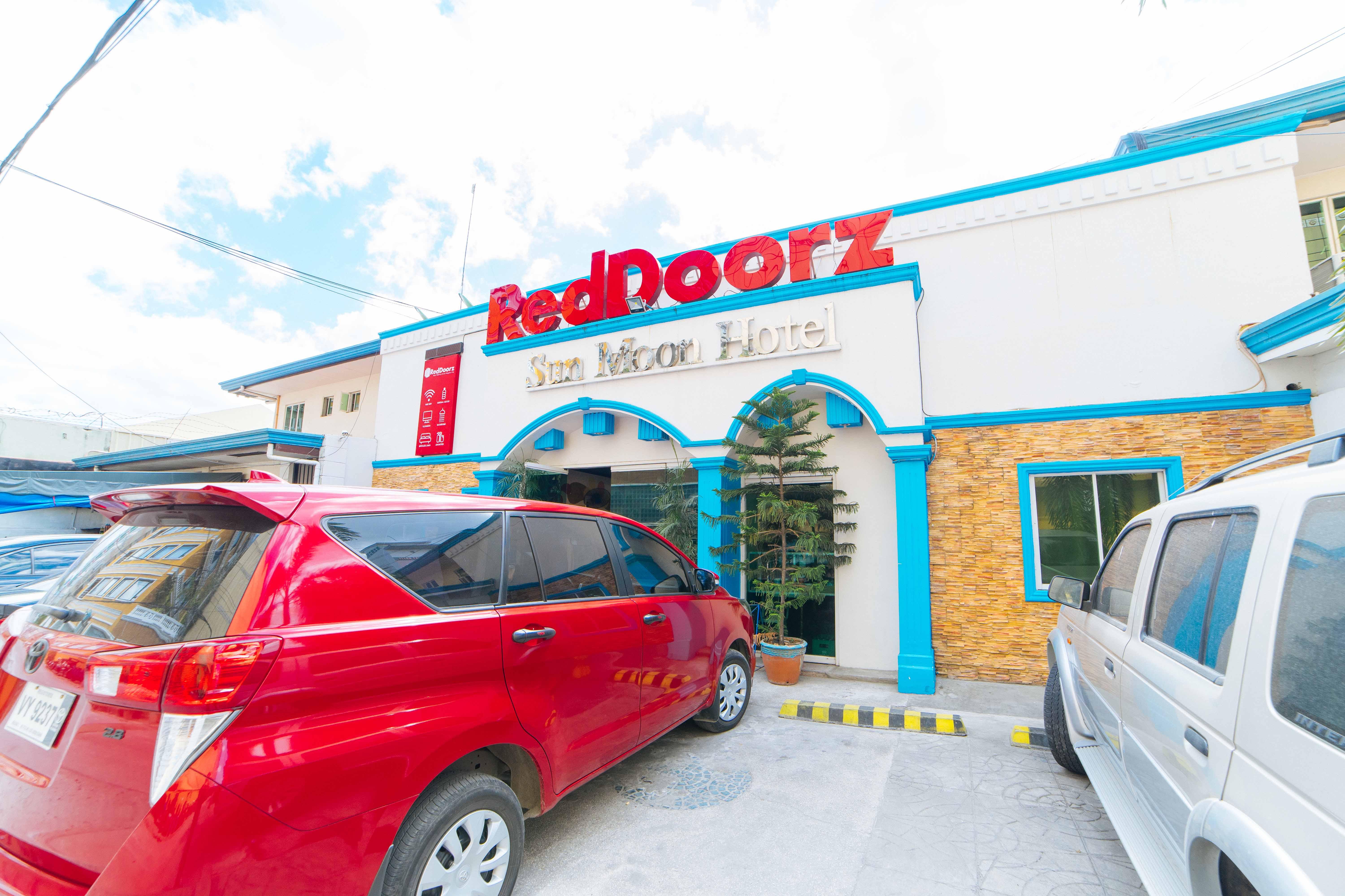 RedDoorz near Walking Street Angeles City Buitenkant foto