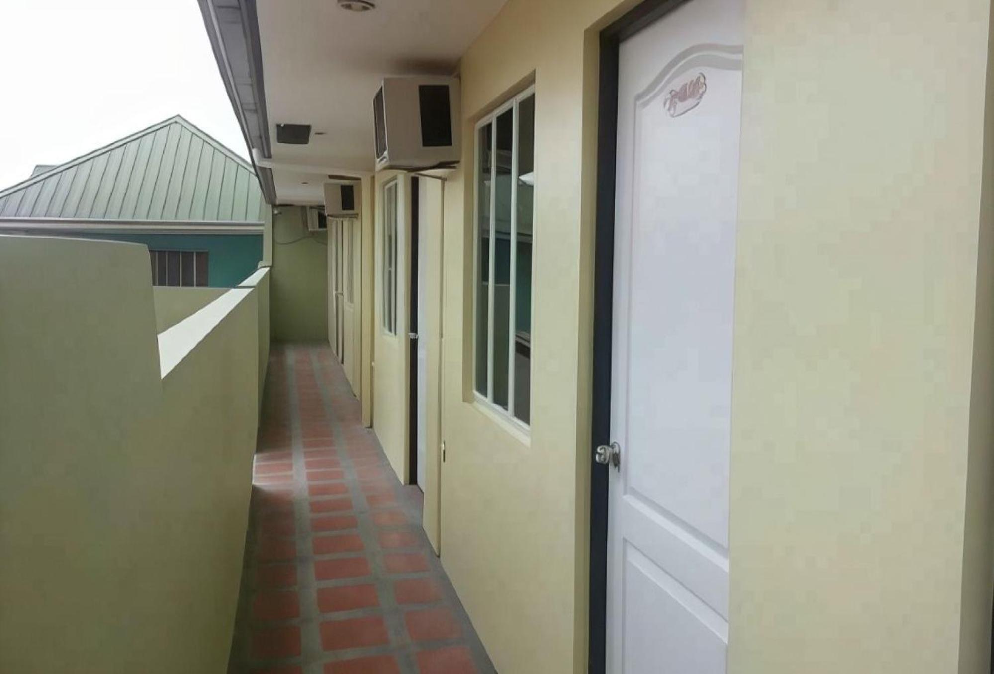 RedDoorz near Walking Street Angeles City Buitenkant foto