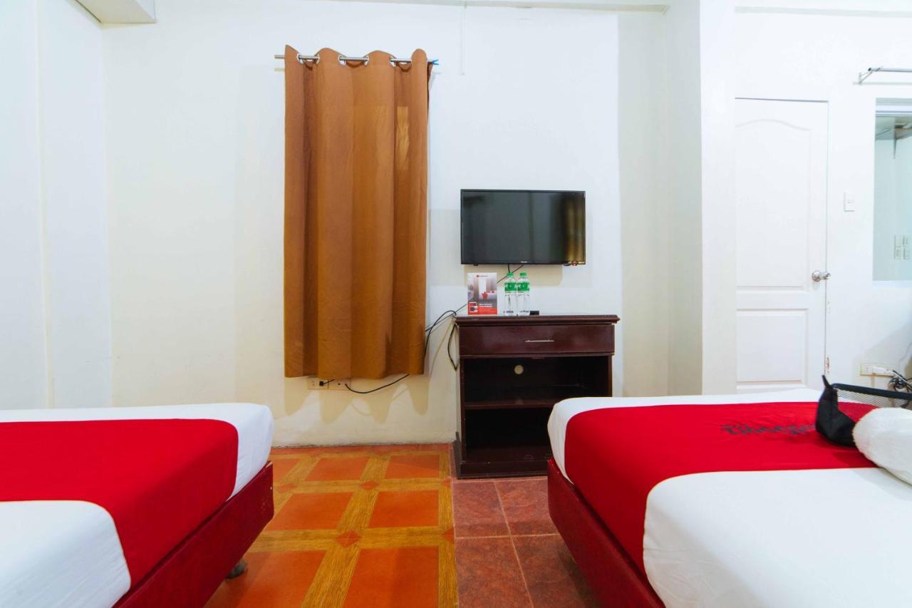 RedDoorz near Walking Street Angeles City Buitenkant foto